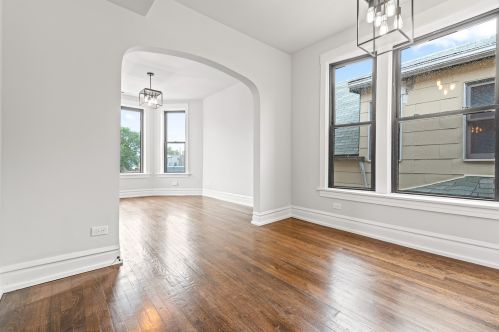 3142 Diversey Ave, Chicago IL 60647-1558 exterior