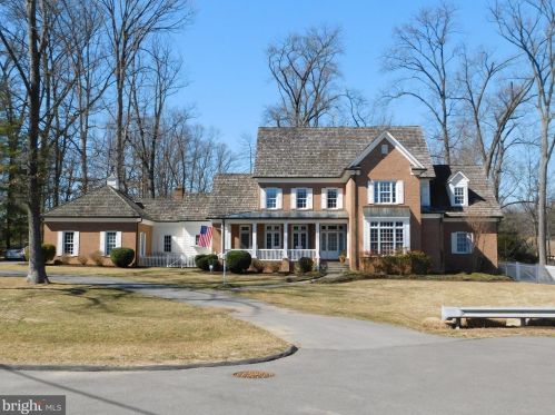 11316 Huntover Dr, Rockville, MD 20852-3616