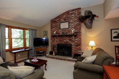 34 Hillsdale Dr, Wantage NJ 07461-4026 exterior