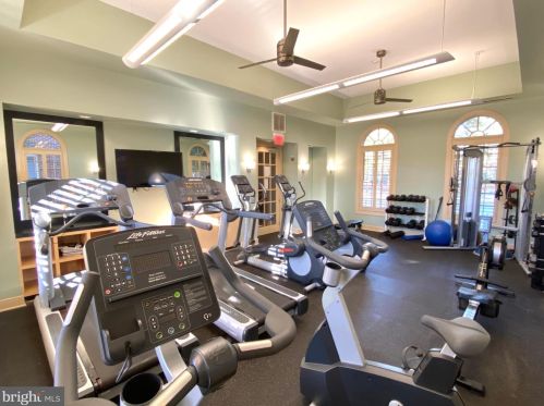 713 Carpenter Rd, Alexandria VA  22314-6227 exterior