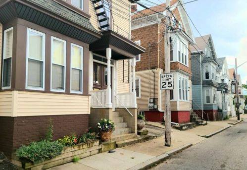 6 Mansfield St, Providence RI 02908-3715 exterior