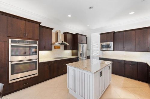 3407 Atlantic Cir, Naples FL 34119-8637 exterior