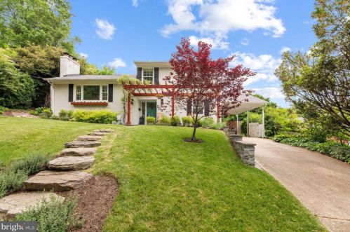 303 Mount Pl, Alexandria, VA 22305-1711