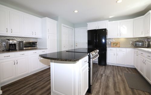 11 Hubbard Rd, Dover NH 03820-4272 exterior