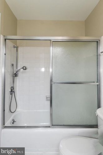 2879 Glenora Ln, Rockville MD 20850-3055 exterior