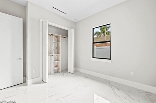 555 99 Ave, Naples FL 34108-2227 exterior