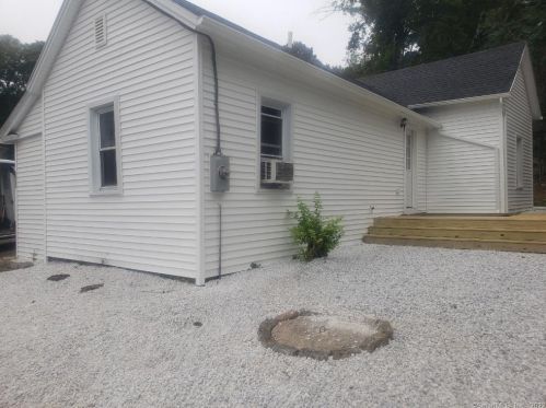 206 Maple Ave, Uncasville CT 06382-2109 exterior