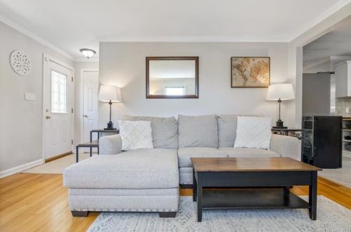 40 Mansfield Rd, North Haven CT 06473-1213 exterior