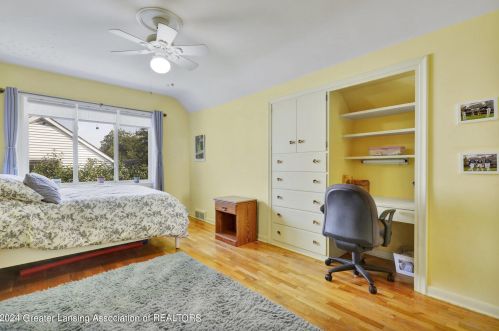 1053 Lantern Hl Dr, East Lansing MI 48823-2831 exterior