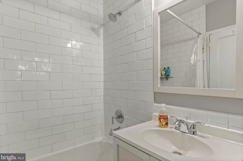 1302 Martha Custis Dr, Alexandria VA 22302-2025 exterior