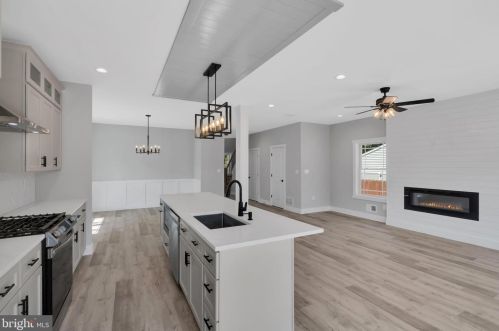 393 Hoover Ave, Berkeley Township NJ 08721-2866 exterior