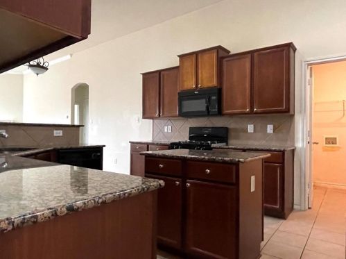 2820 Shoreline Way, Frisco TX 75056-4161 exterior