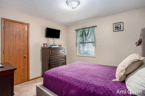 1900 Burton, Grand Rapids MI 49506-4620 exterior