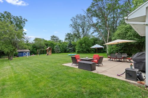 1323 Hamilton Ave, Elmhurst IL 60126-5407 exterior