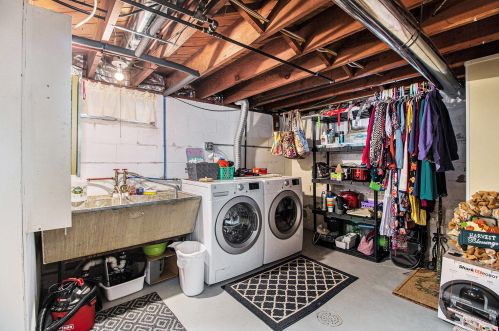 601 Elsa St, Meskegon MI 49445-3206 exterior