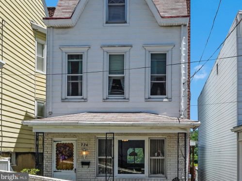 724 3rd St, Primrose, PA 17901-1724