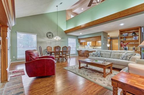 102 Golfview Dr, Montgomery TX 77356-8804 exterior