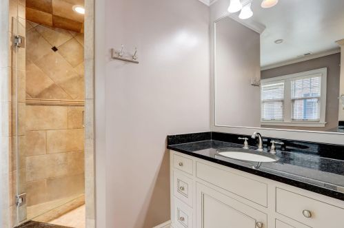 725 Lk Vw Ave, Milwaukee WI 53217-4857 exterior