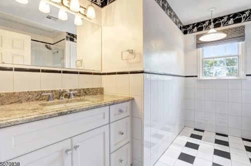 37 Tall Timber Dr, Morristown NJ 07960-2619 exterior