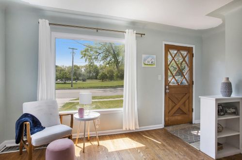 1423 Leonard St, Grand Rapids MI 49505-5552 exterior