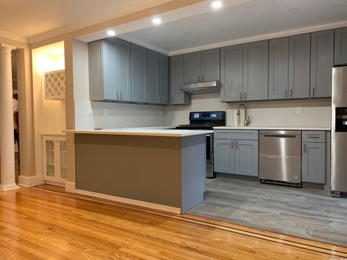 83 Dartmouth St, Valley Stream NY  11581-3215 exterior