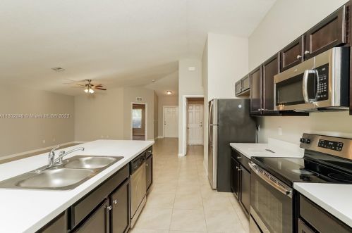 271 Ridgecrest Dr, Fort Pierce FL  34953-8305 exterior