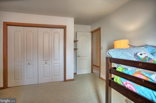 409 Dart Dr, Hanover PA 17331-1327 exterior