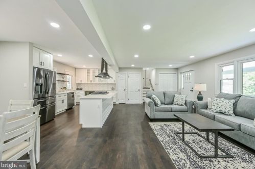 2002 Belle View Blvd, Alexandria VA 22307-1360 exterior