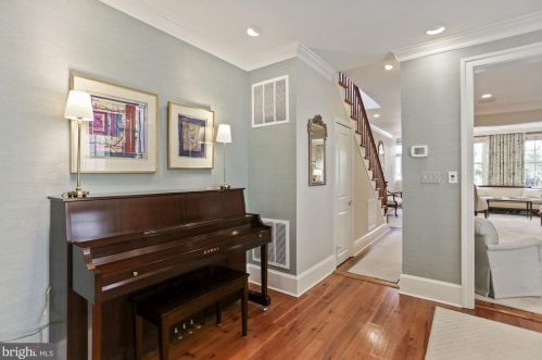 121 6 St, Washington DC 20002-2215 exterior