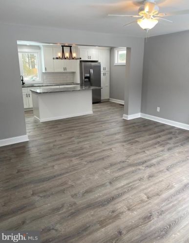 112 Greenbriar Pl, Chester, PA 19014-1907