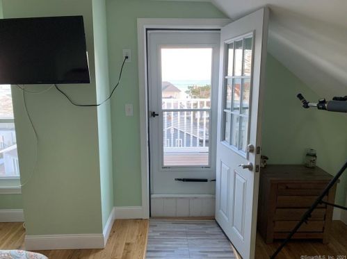 87 Hawley Ave, Milford CT 06460-8016 exterior