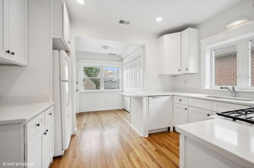 2455 Winona St, Chicago IL 60625-2504 exterior