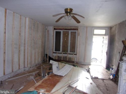 425 10 St, Chester PA 19013-5904 exterior