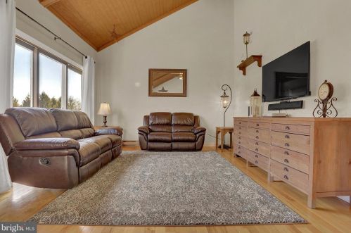 7194 Un Deposit Rd, Hummelstown PA 17036-9213 exterior