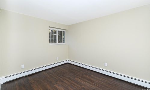 2 Gehrig St, Commack NY 11725-2006 exterior