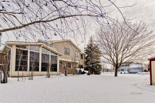 1404 Candlewood Dr, Bull Valley IL 60014-8964 exterior