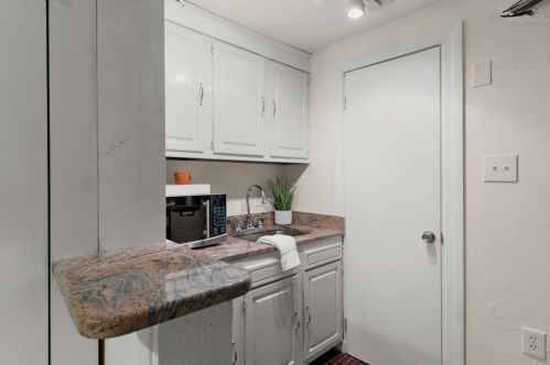 3 Kent Sq, Brookline MA 02446-6937 exterior