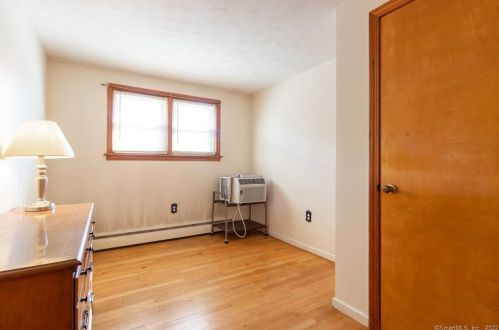 9 Beech Rd, Enfield CT exterior