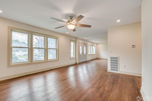 110 Bond St, Iselin NJ  08830-2424 exterior