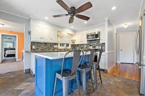 87 Thorpe Ave, Meriden CT 06450-4843 exterior