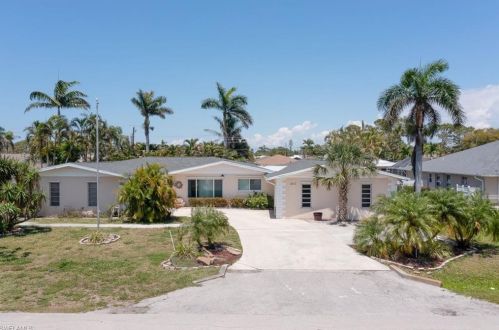 805 97 Ave, Naples FL 34108-2284 exterior