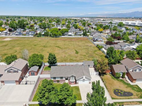 4662 8450, Taylorsville UT exterior