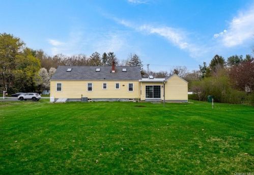 306 Spackenkill Rd, Poughkeepsie NY 12603-5318 exterior