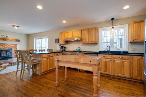 232 Burnham Rd, Exeter CT 06249-1404 exterior