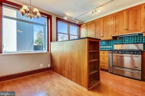 414 7 St, Washington DC 20003-2756 exterior