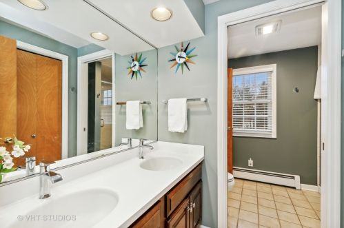 330 Hilkert Ct, Bull Valley IL 60014-5848 exterior