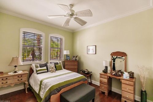 232 Glen Eagle Cir, Naples FL 34104-5715 exterior