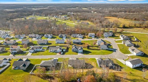 250 Village Circle Dr, Winfield MO 63389-2051 exterior