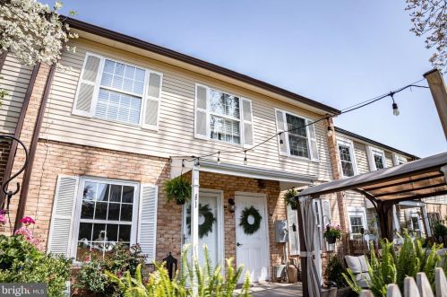 61 Adams Dr, Leesburg, VA 20176-3309