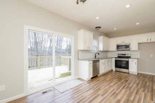 150 Village Circle Dr, Winfield MO 63389-2051 exterior